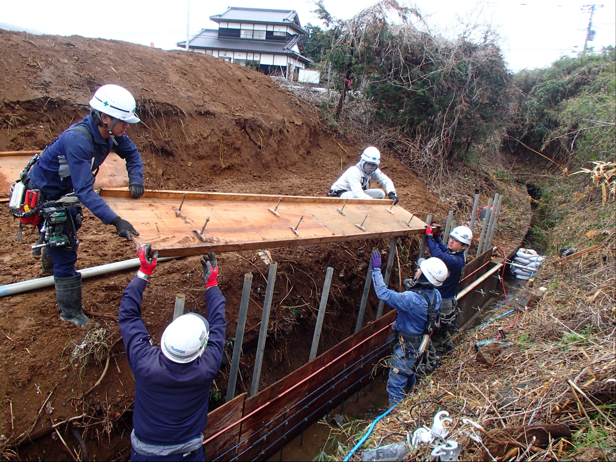 ユタカ建設工業株式会社｜【ユタカ建設工業株式会社】「国土を守る「縁の下の力持ち」──多能工とワンチームで挑む建設業」